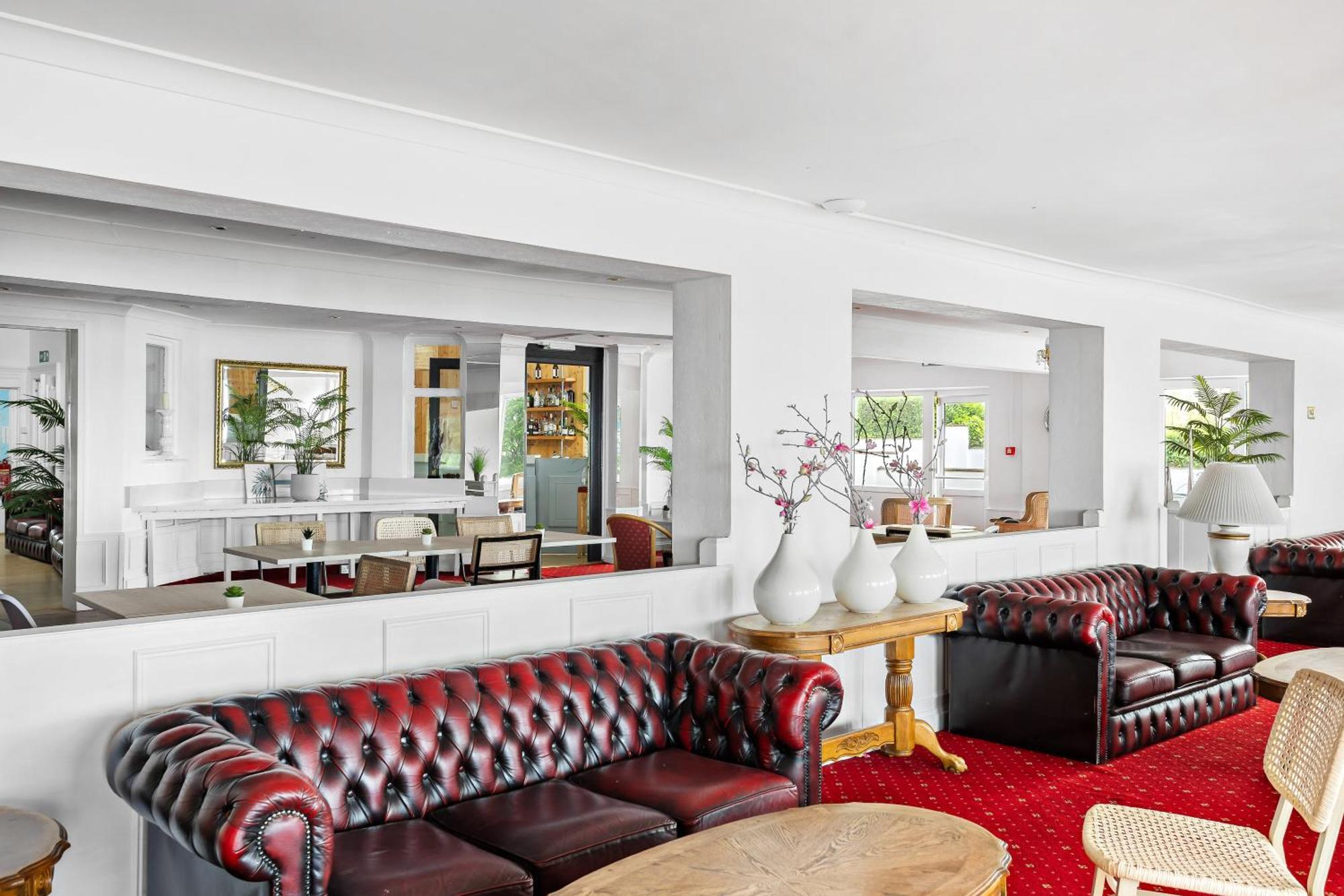 Waters Edge Hotel Торки Экстерьер фото