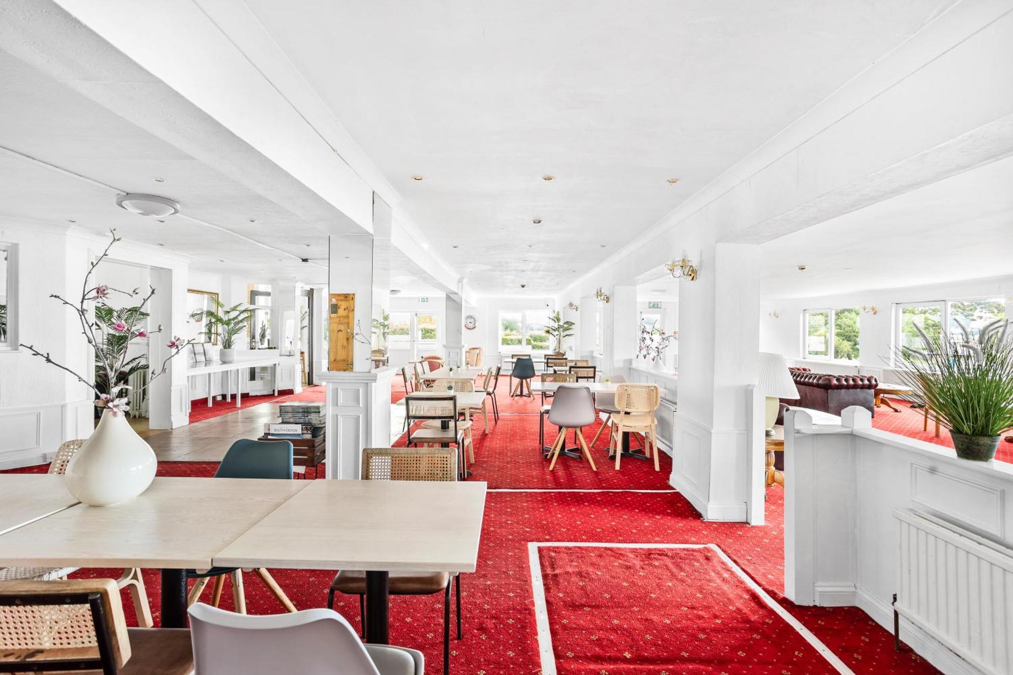 Waters Edge Hotel Торки Экстерьер фото