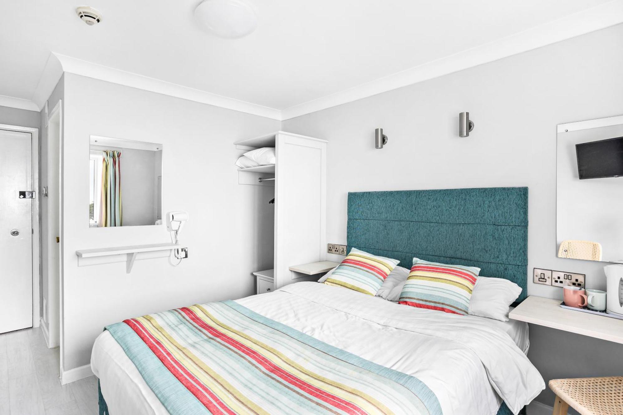 Waters Edge Hotel Торки Экстерьер фото