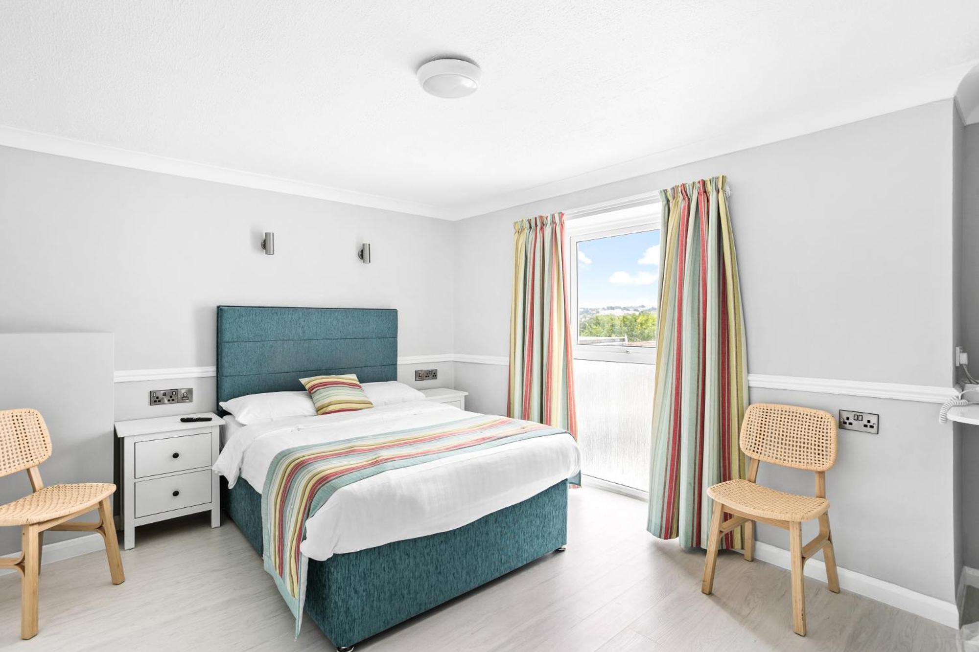 Waters Edge Hotel Торки Экстерьер фото